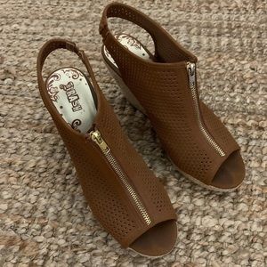 BRASH Women’s Size 12 Brown Wedge Sandals